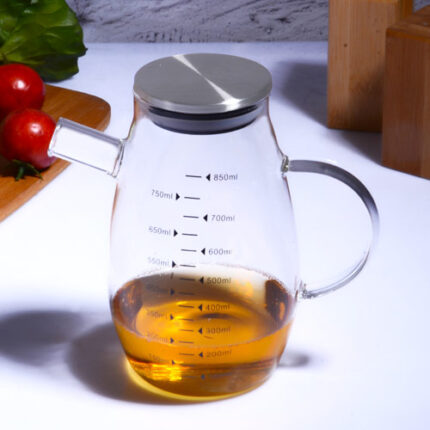 ზეთის კონტეინერი ლითონის თავსახურით