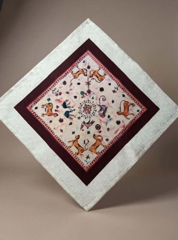 შინდისფეერი სუფრა2 კვადრატული რანერი "ვიტეროხის ლომები" - Image 2