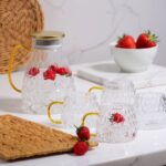 მინის გრაფინის და ჭიქების ნაკრები ოქროსფერი სახელურებით