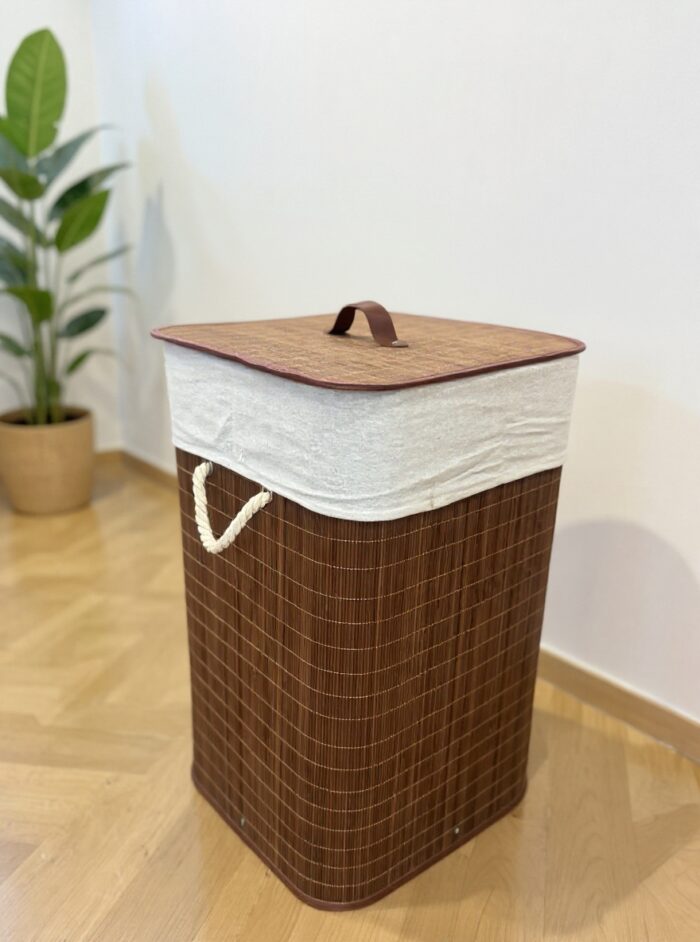 ყავისფერი ბამბუკის კალათა